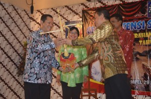 Penyerahan Gamelan