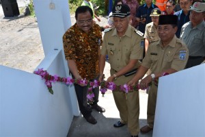 Potong untaian bunga