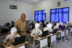 Bupati Sleman Pantau UN