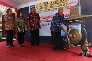 Bupati Sleman Pukul Gong