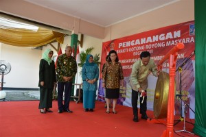 Gubernur DIY Pukul Gong