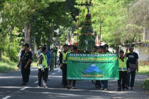 Mengarak Gunungan Uli