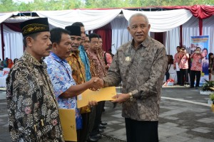 Bupati Selamn Serahkan SK