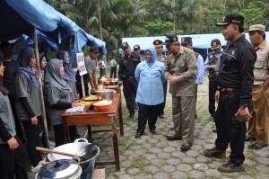 Tinjau Dapur Umum