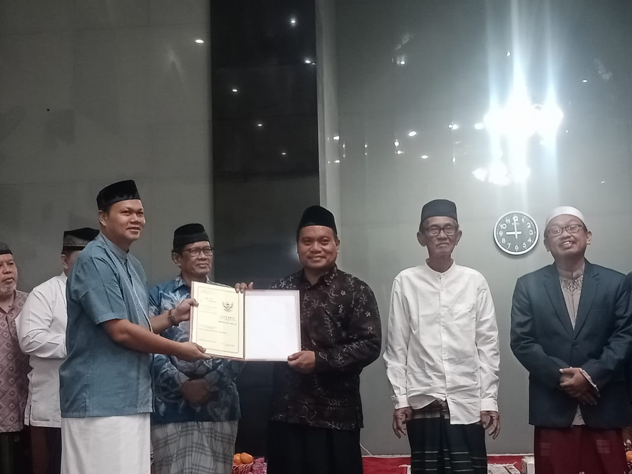 Panewu Depok Lantik Pengurus Yayasan Masjid Baiturrohim Kentungan ...